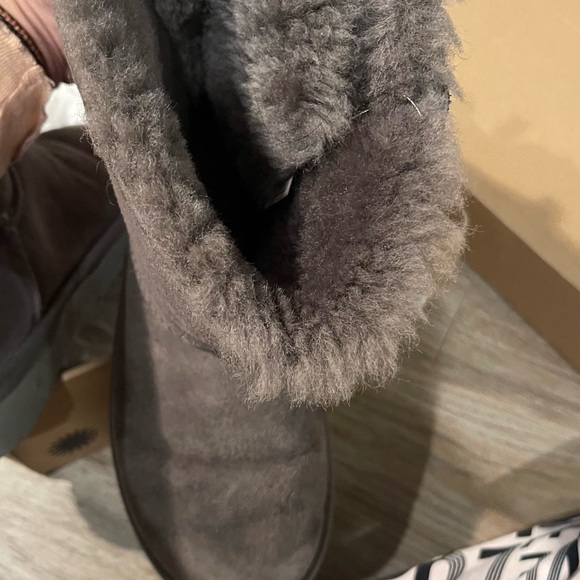 Boots - Picture 2 of 9